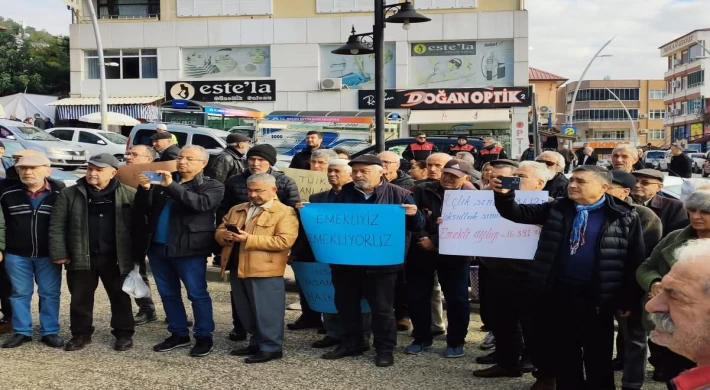 Anamur’da Emeklilerden Mesaj: “Emekliyiz, Geçinemiyoruz”