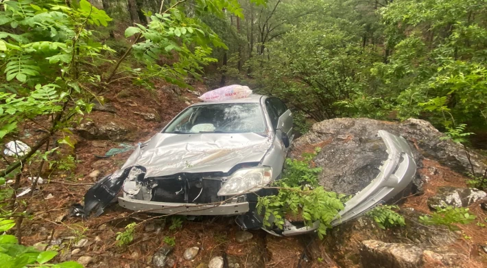 Anamur Pınarlar Mevkiinde Otomobil Uçurma Yuvarlandı