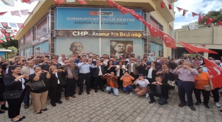 CHP Anamur İlçe Örgütü Milletvekili Adayı Gülcan Kış’ı Bağrına Bastı