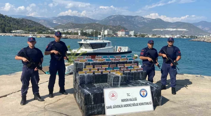 Anamur Açıklarında Denizde Şüpheli Kutular: 28 Bin 500 Paket Kaçak Tütün Ele Geçirildi