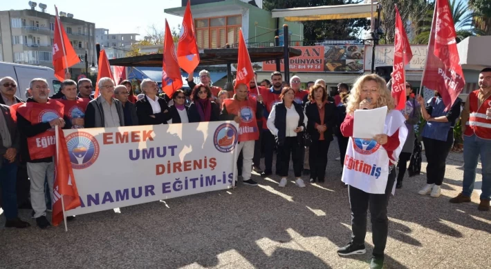 Eğitim-İş ve Birleşik Kamu-İş’in 81 İlde Başlattığı İş Bırakma Eylemi Anamur’da da Yapıldı