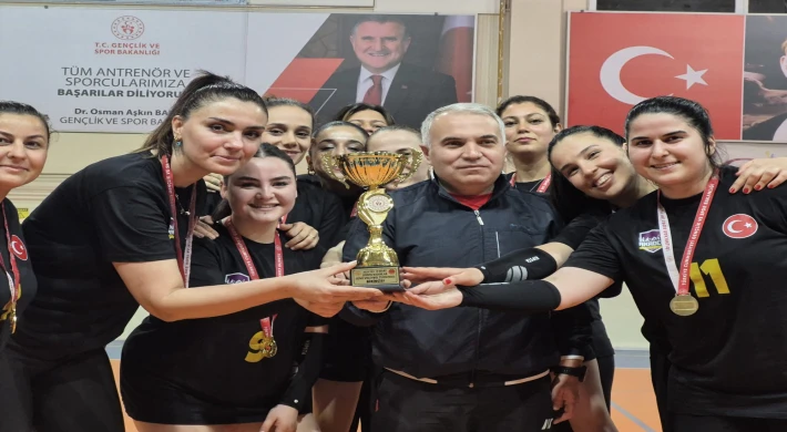 Anamur'da Kadınlar Voleybol Turnuvası Tamamlandı