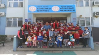 Polis Anamur’da öğrencileri bilgilendirdi