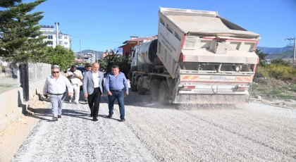 Başkan Deniz, Mersin Büyükşehir Belediyesi İle İşbirliği Halinde Gerçekleştirilen Asfalt Çalışmalarını İnceledi